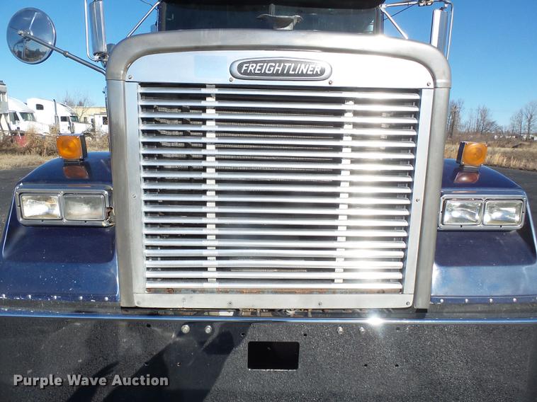 image for item DD2380 2001 Freightliner Classic semi truck