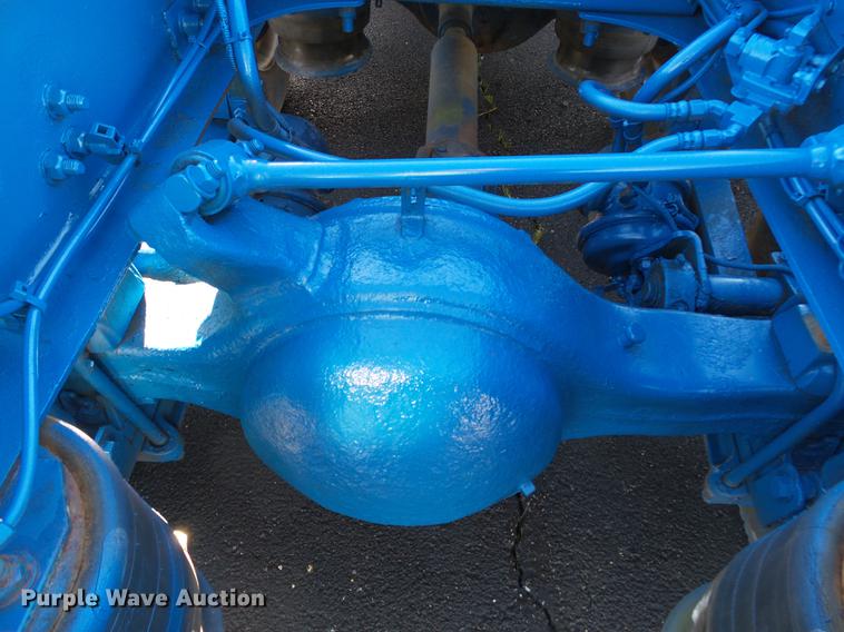 image for item DD2380 2001 Freightliner Classic semi truck