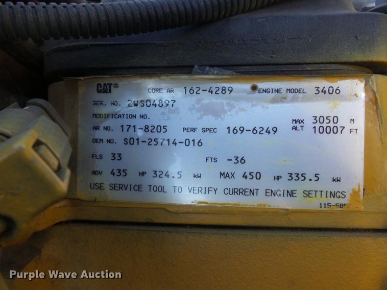 image for item DD2380 2001 Freightliner Classic semi truck