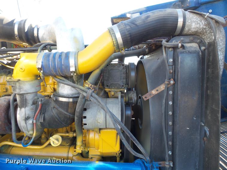 image for item DD2380 2001 Freightliner Classic semi truck