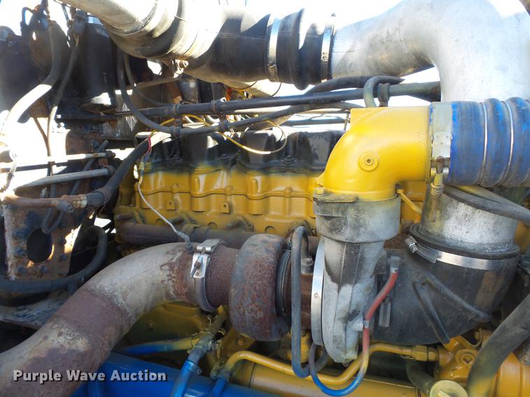 image for item DD2380 2001 Freightliner Classic semi truck