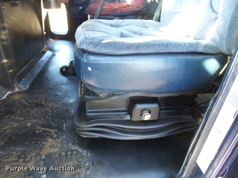 image for item DD2380 2001 Freightliner Classic semi truck