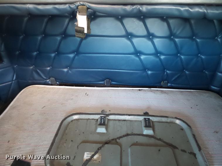 image for item DD2380 2001 Freightliner Classic semi truck