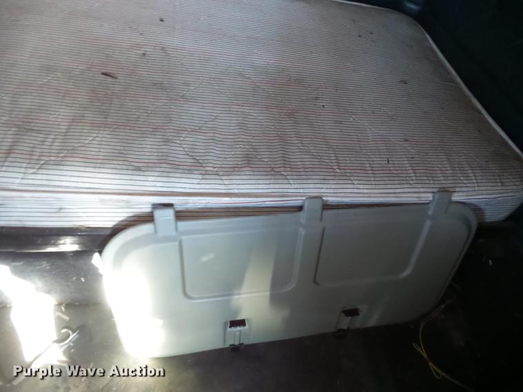 image for item DD2380 2001 Freightliner Classic semi truck