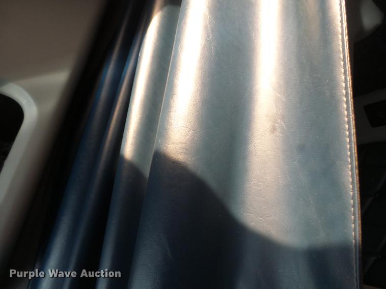 image for item DD2380 2001 Freightliner Classic semi truck