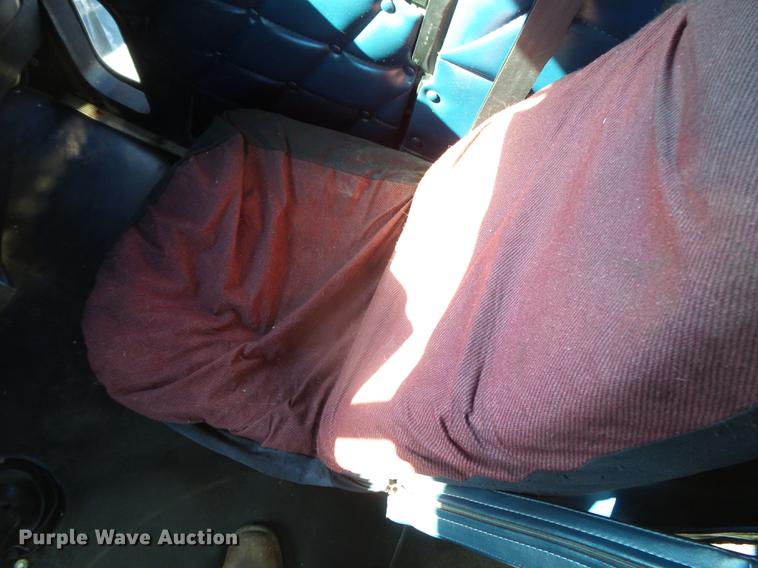 image for item DD2380 2001 Freightliner Classic semi truck