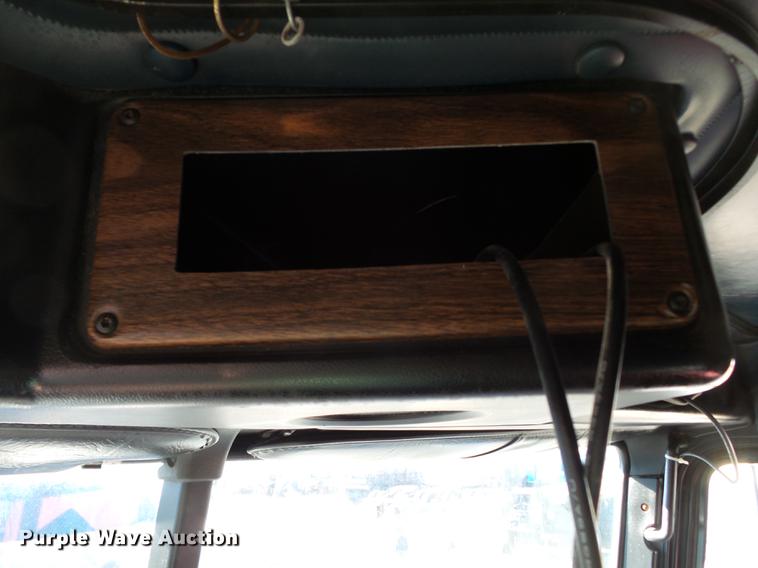 image for item DD2380 2001 Freightliner Classic semi truck