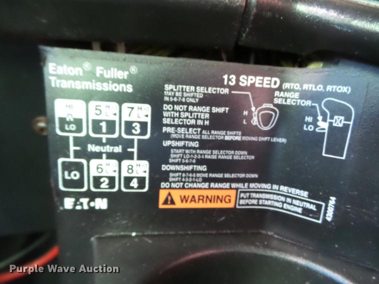 image for item DD2380 2001 Freightliner Classic semi truck