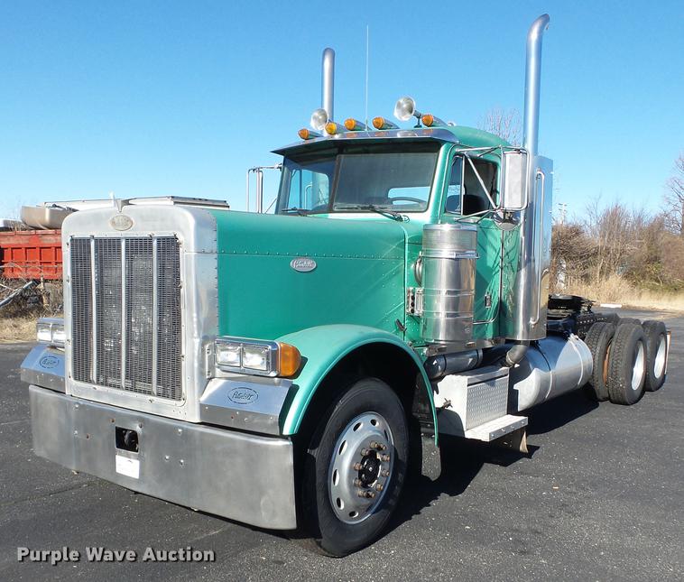 image for item DD2382 1995 Peterbilt 379 semi truck