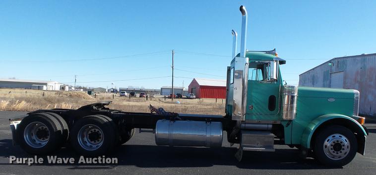 image for item DD2382 1995 Peterbilt 379 semi truck