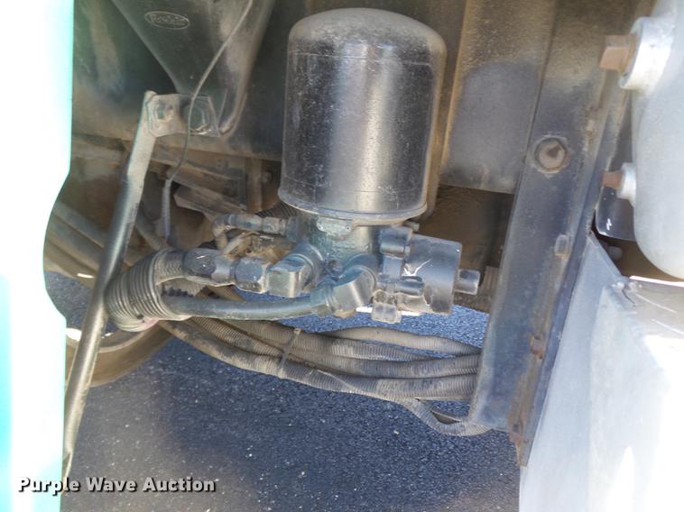 image for item DD2382 1995 Peterbilt 379 semi truck