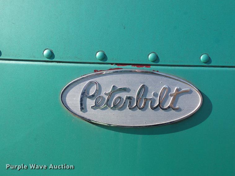 image for item DD2382 1995 Peterbilt 379 semi truck