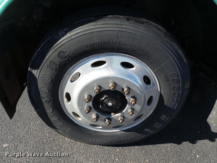 image for item DD2382 1995 Peterbilt 379 semi truck