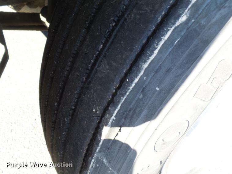 image for item DD2382 1995 Peterbilt 379 semi truck