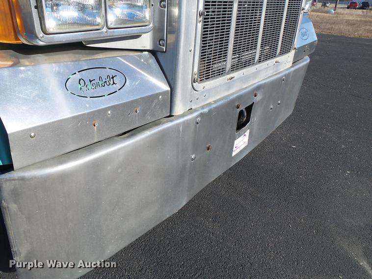 image for item DD2382 1995 Peterbilt 379 semi truck