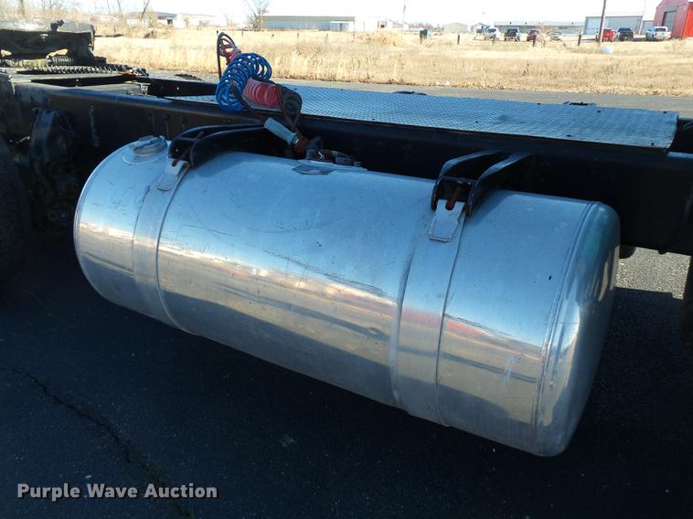 image for item DD2382 1995 Peterbilt 379 semi truck