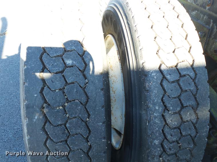 image for item DD2382 1995 Peterbilt 379 semi truck