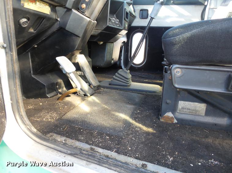 image for item DD2382 1995 Peterbilt 379 semi truck