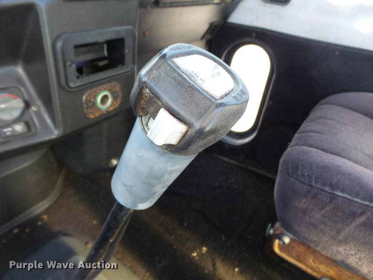 image for item DD2382 1995 Peterbilt 379 semi truck