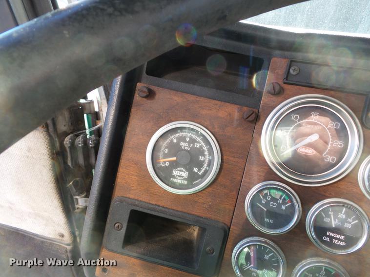 image for item DD2382 1995 Peterbilt 379 semi truck