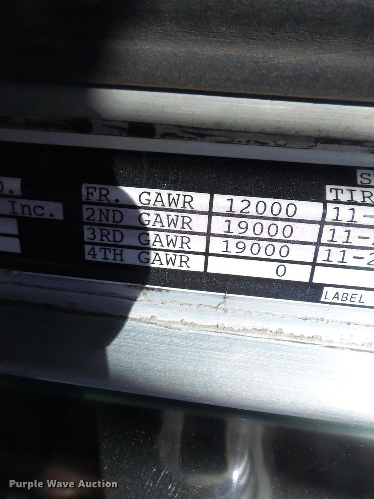 image for item DD2382 1995 Peterbilt 379 semi truck