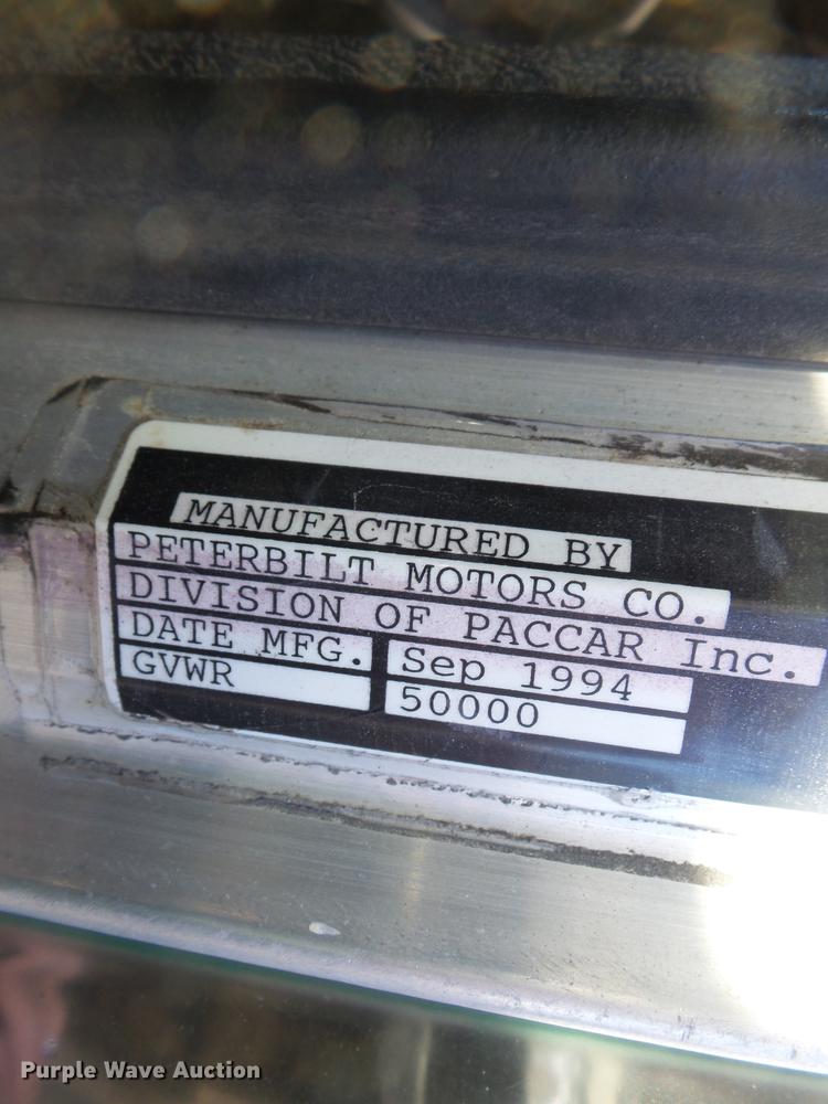image for item DD2382 1995 Peterbilt 379 semi truck