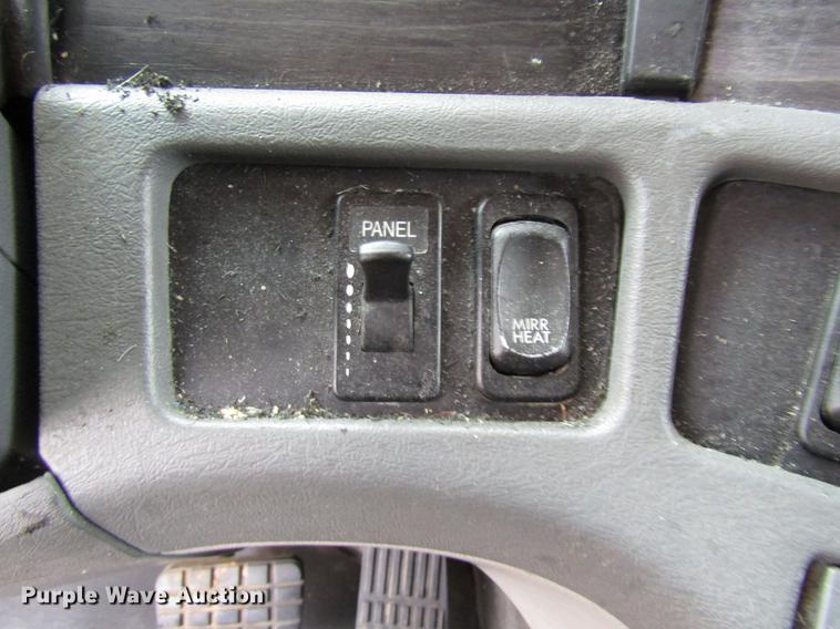 image for item DD4430 2005 Freightliner Columbia semi truck