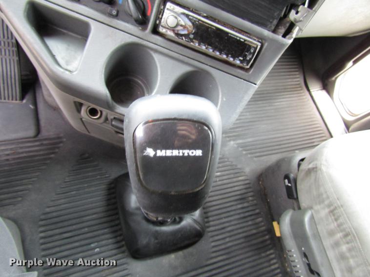 image for item DD4430 2005 Freightliner Columbia semi truck