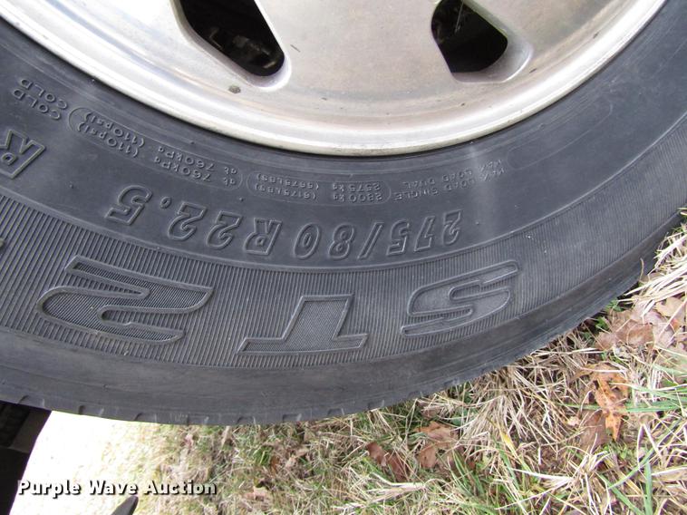 image for item DD4430 2005 Freightliner Columbia semi truck