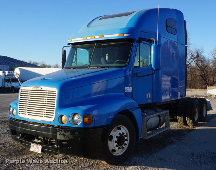 image for item DF1731 2001 Freightliner Century Class ST semi truck