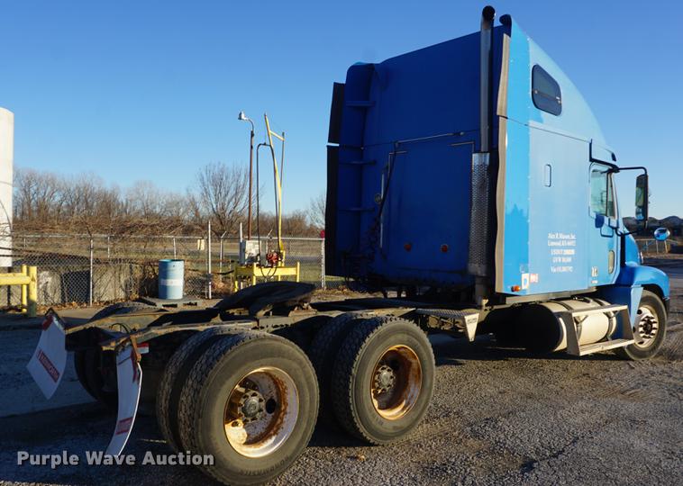 image for item DF1731 2001 Freightliner Century Class ST semi truck