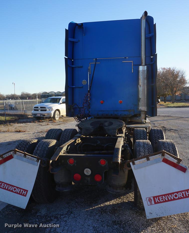 image for item DF1731 2001 Freightliner Century Class ST semi truck