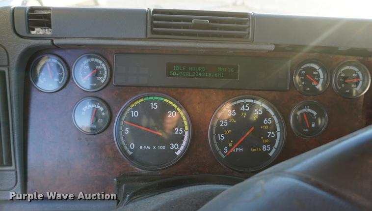 image for item DF1731 2001 Freightliner Century Class ST semi truck