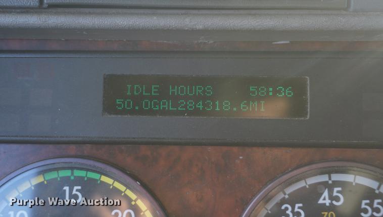 image for item DF1731 2001 Freightliner Century Class ST semi truck