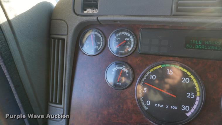 image for item DF1731 2001 Freightliner Century Class ST semi truck