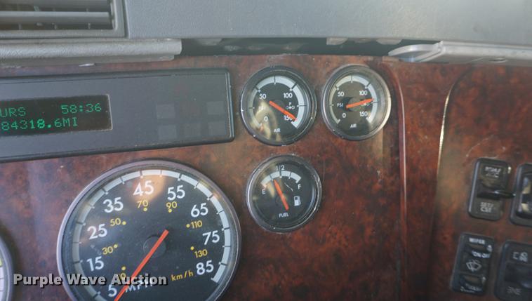 image for item DF1731 2001 Freightliner Century Class ST semi truck