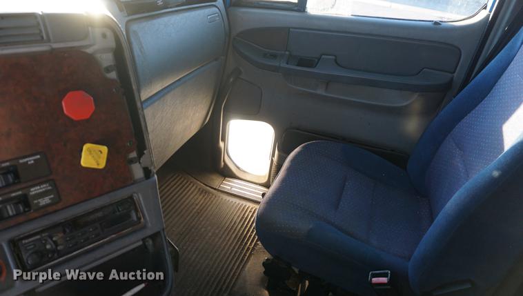 image for item DF1731 2001 Freightliner Century Class ST semi truck