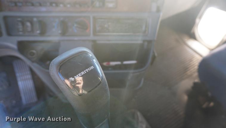 image for item DF1731 2001 Freightliner Century Class ST semi truck