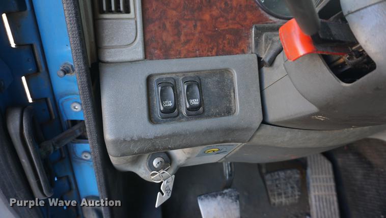 image for item DF1731 2001 Freightliner Century Class ST semi truck