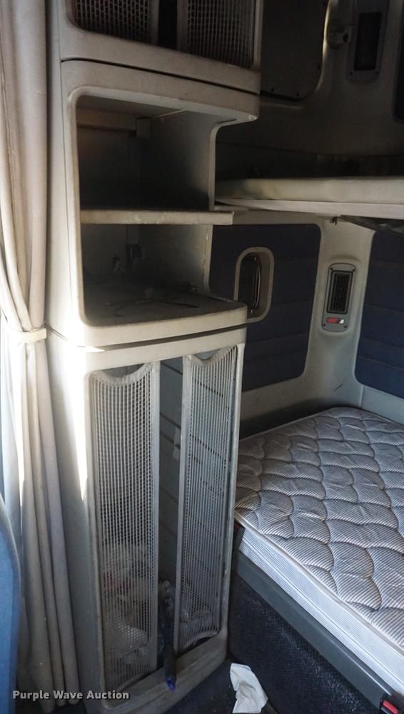 image for item DF1731 2001 Freightliner Century Class ST semi truck