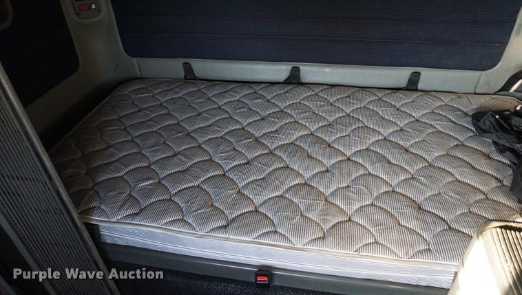 image for item DF1731 2001 Freightliner Century Class ST semi truck