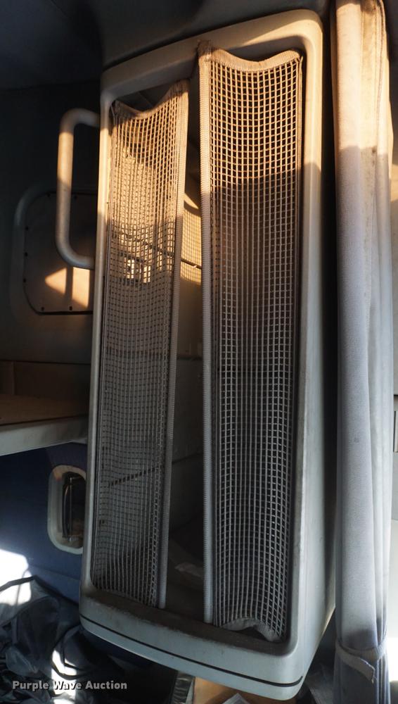 image for item DF1731 2001 Freightliner Century Class ST semi truck