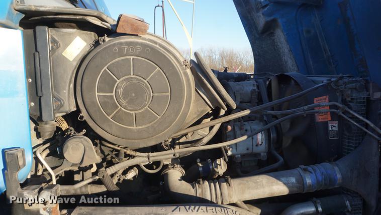 image for item DF1731 2001 Freightliner Century Class ST semi truck