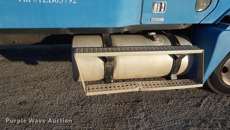 image for item DF1731 2001 Freightliner Century Class ST semi truck