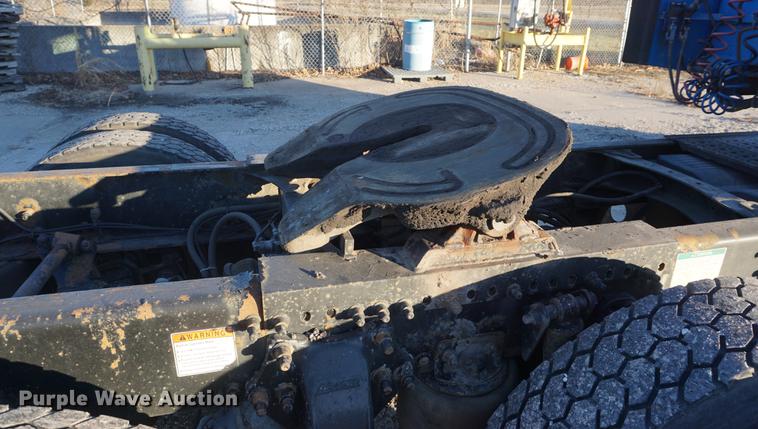 image for item DF1731 2001 Freightliner Century Class ST semi truck