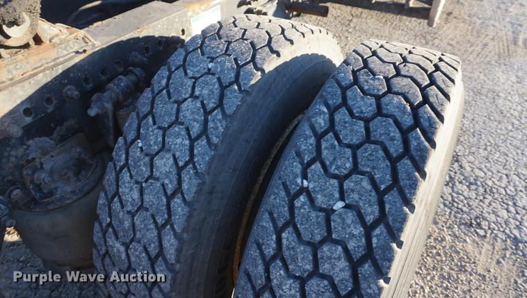 image for item DF1731 2001 Freightliner Century Class ST semi truck