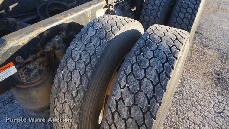 image for item DF1731 2001 Freightliner Century Class ST semi truck