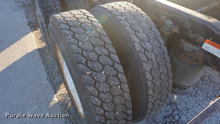 image for item DF1731 2001 Freightliner Century Class ST semi truck