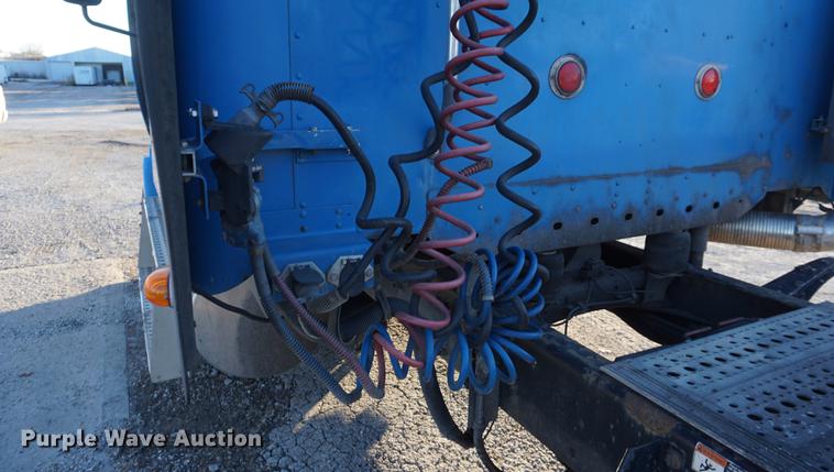 image for item DF1731 2001 Freightliner Century Class ST semi truck