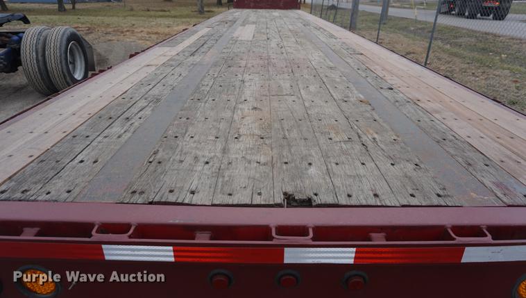 image for item DF1733 2008 Fontaine drop deck trailer